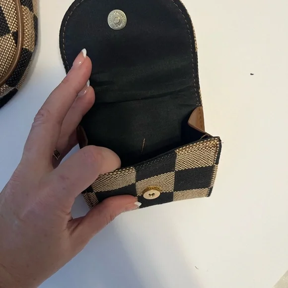 New No Tags Women brown checkered chest bag fanny pack headphone cross crossbody - Picture 3 of 7